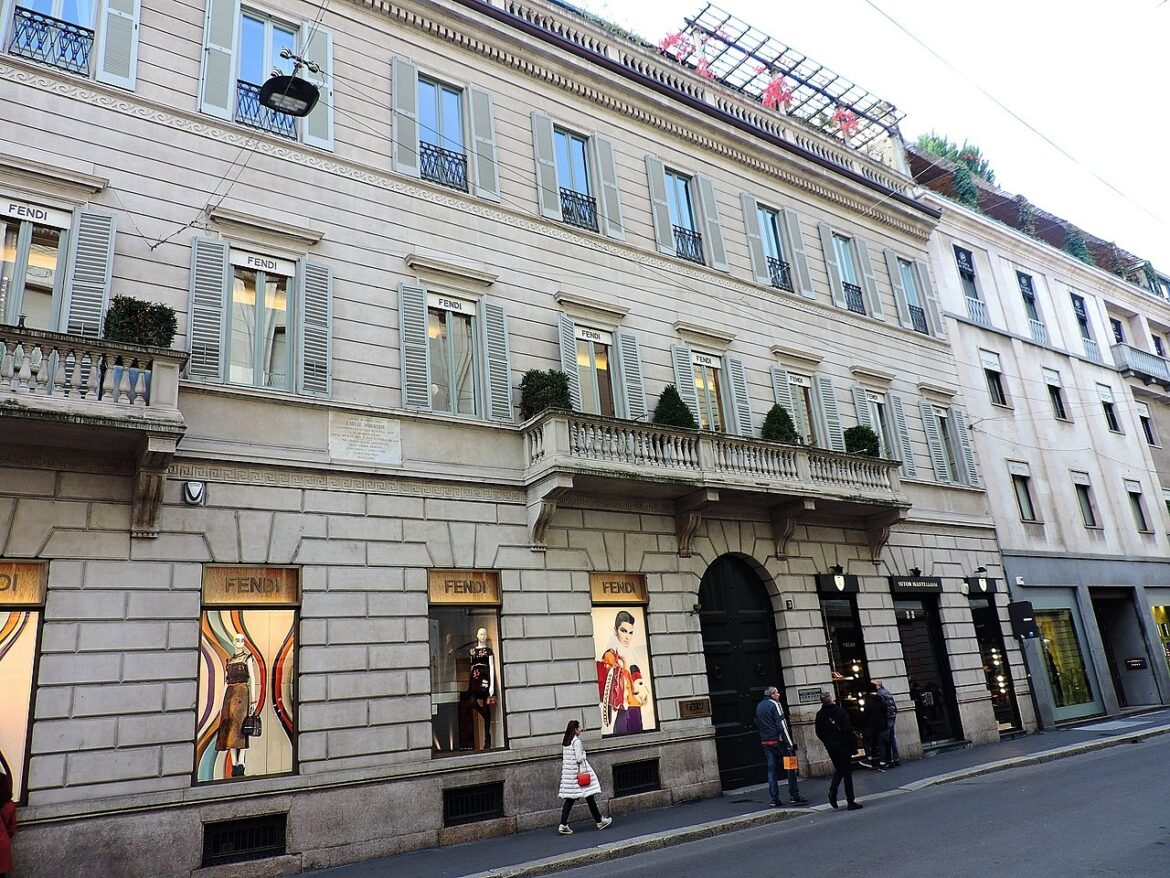 cover_Milano_via_Monte_Napoleone